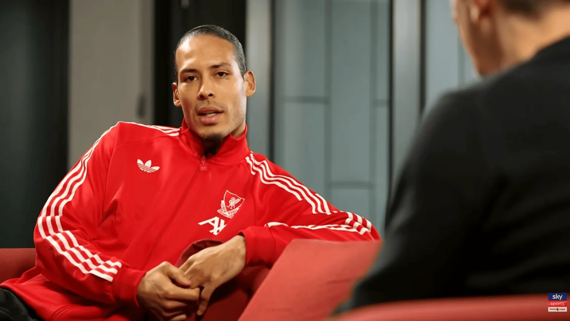 爱游戏-范戴克:斯洛特值得尊重,他需要时间让利物浦转型走向积极