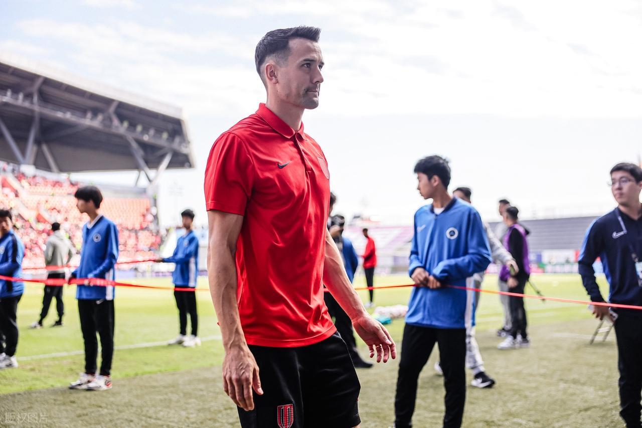 背刺?同样是500万顶薪,嘴里说着喜欢蓉城,周定洋却去了新鹏城