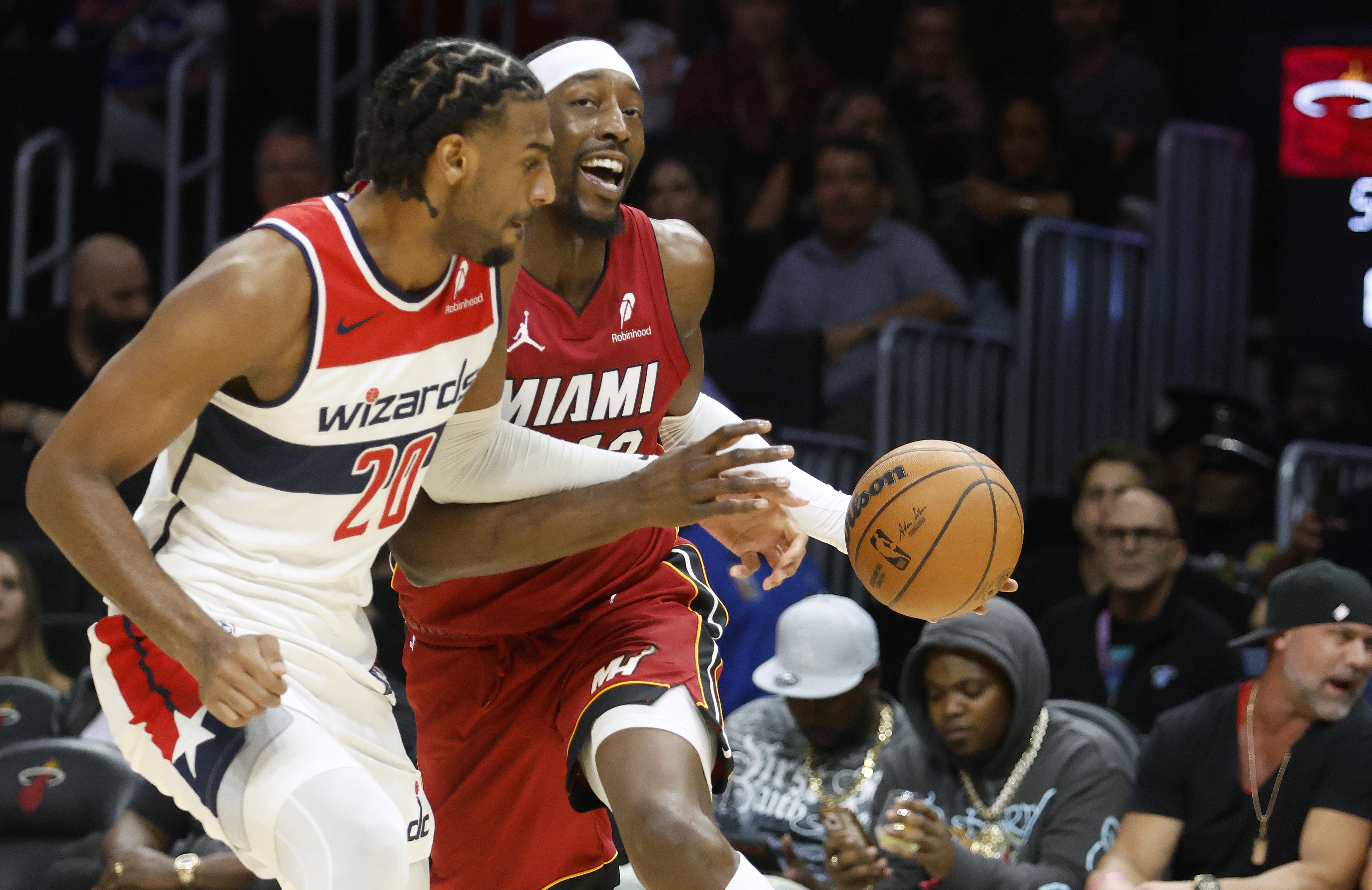 爱游戏网页版-韦德：奇才为啥全场紧逼阿德巴约？他又不是库里 不会过半场就扔