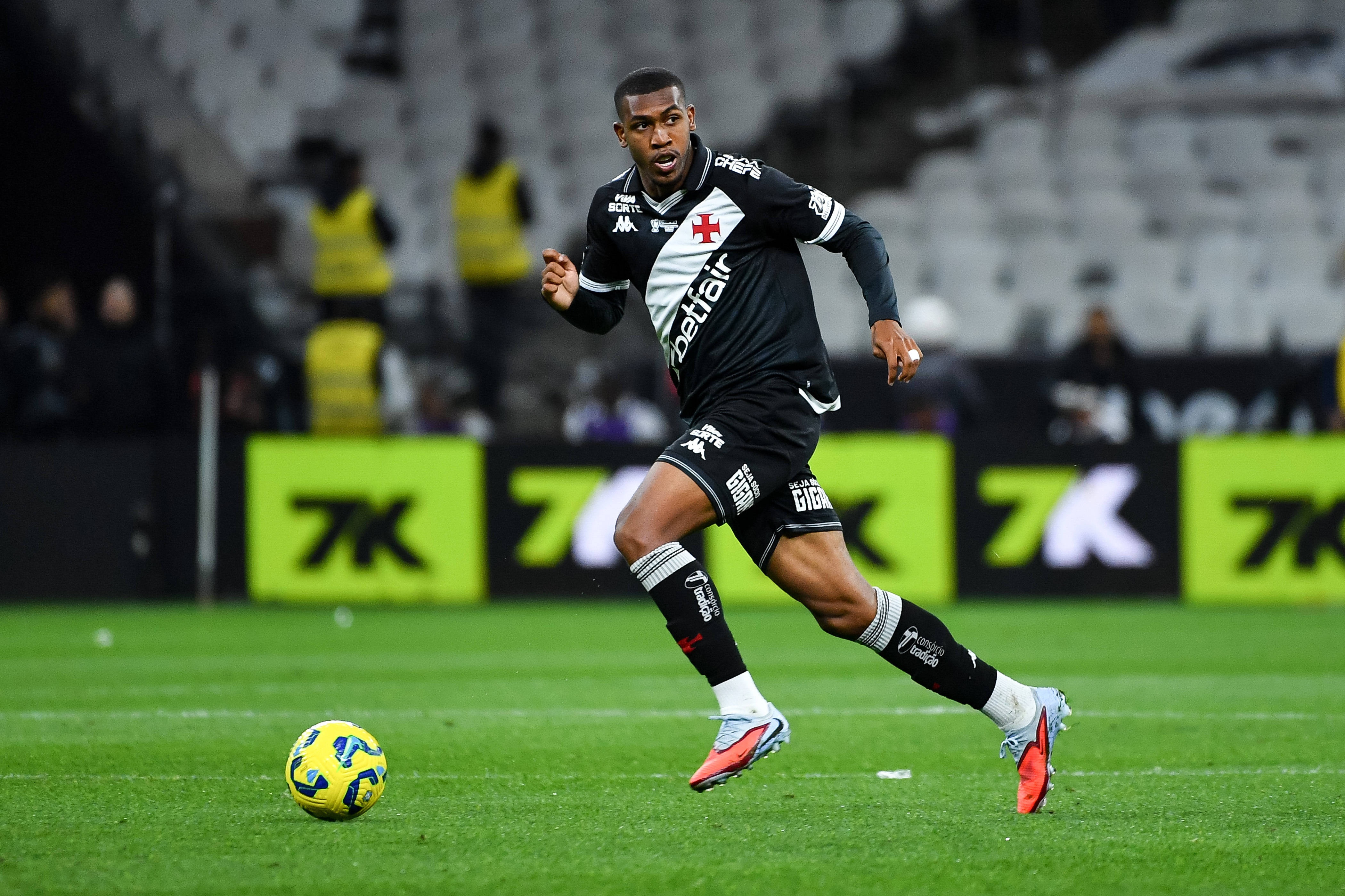 爱游戏网页版-记者：伯恩茅斯引进19岁前锋拉扬达成原则性协议，总价约3000万镑