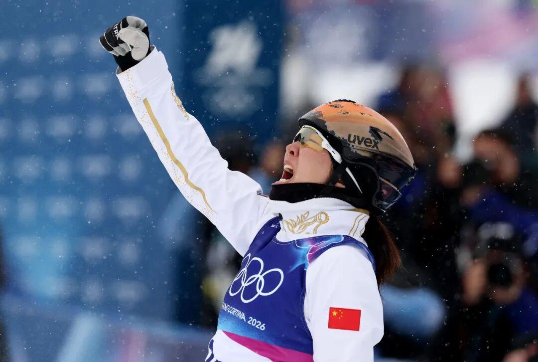中国队夺得自由式滑雪空中技巧混合团体铜牌！本届冬奥会空中技巧2金3铜收官