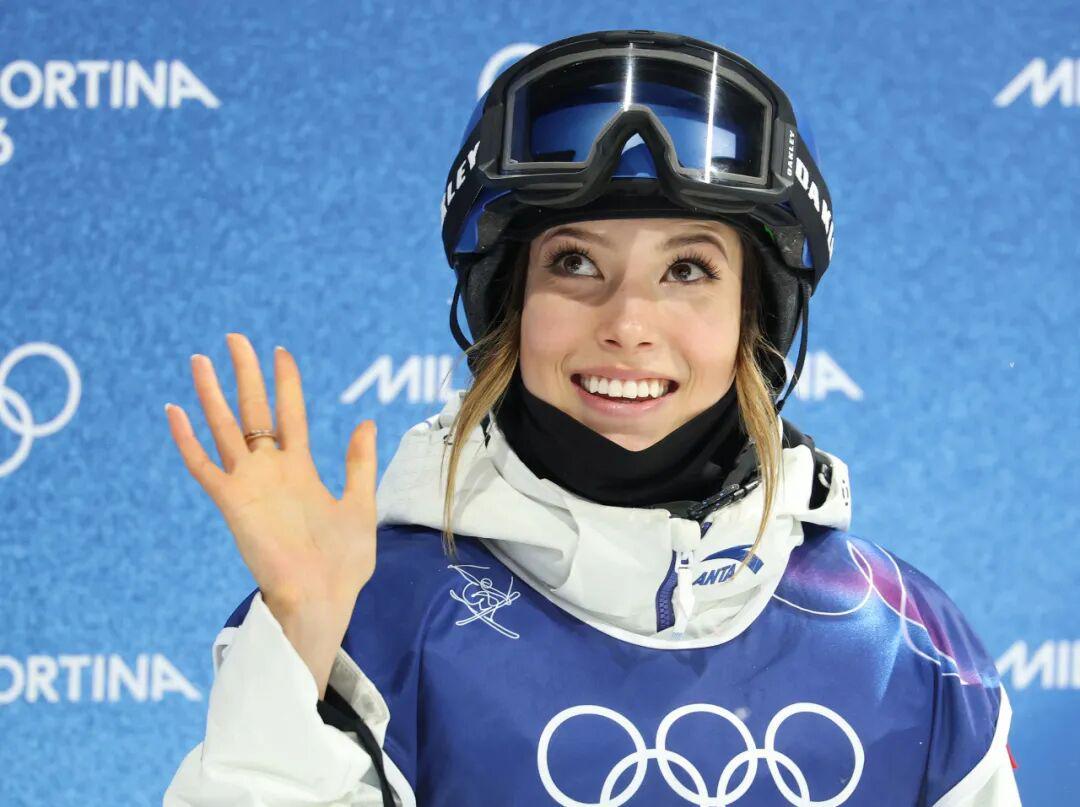 谷爱凌U型场地技巧夺金！中国队包揽金银，创冬奥境外参赛最佳战绩！