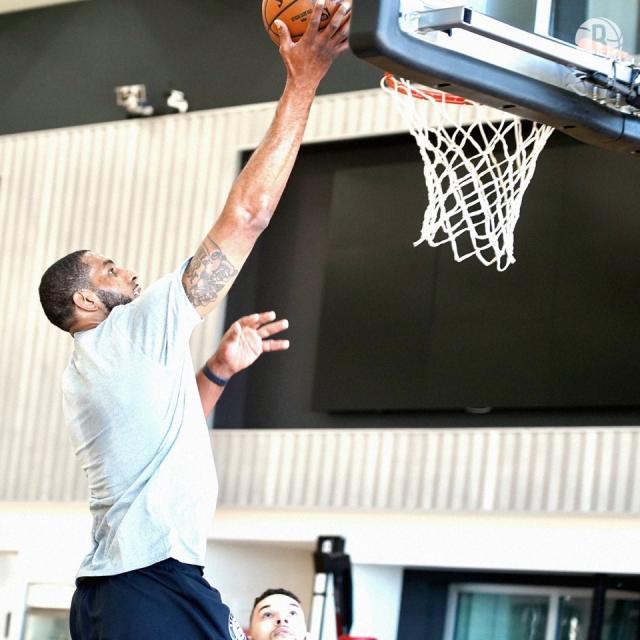 抢首发阿德绝不怂！不当全明星愿当3D中锋